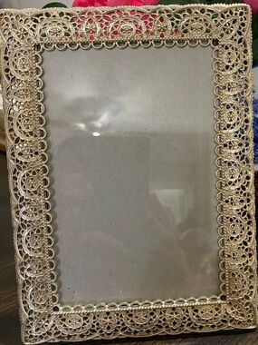 Isaac Mizrahi Gold Tone Filigree Metal Picture Frame Ornate Lace 4x6 Photo